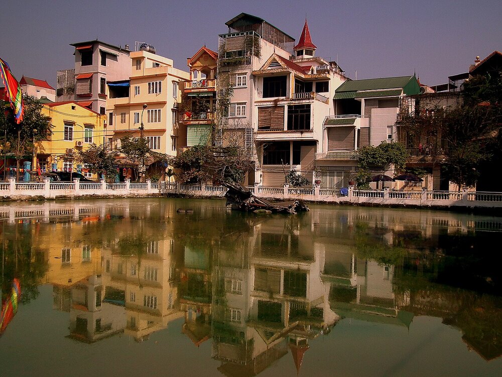 B-52 wreckage in Huu Tiep Lake, Hanoi