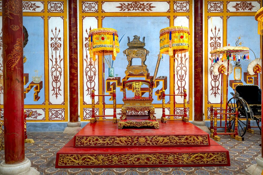 Hue royal cuisine imperial dishes lacquerware central Vietnam bun bo