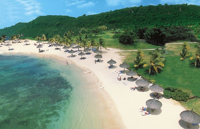 Ong Lang Beach Phu Quoc with calm water and palm-lined shore