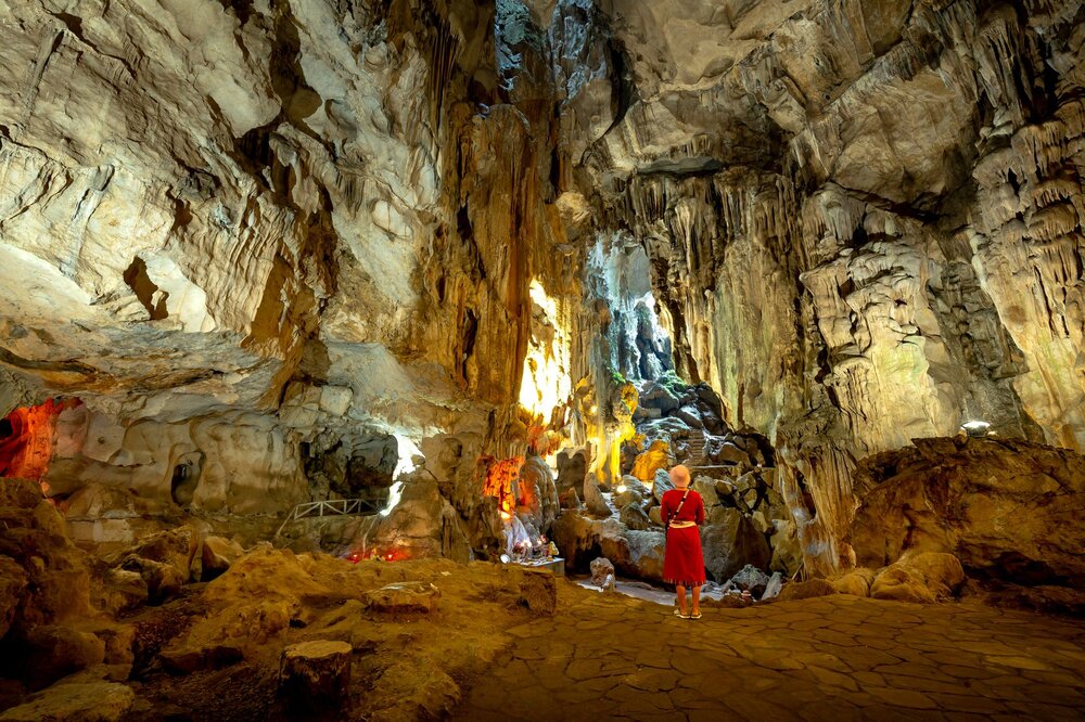 Sung Sot Cave (Surprise Cave) — Vietnam