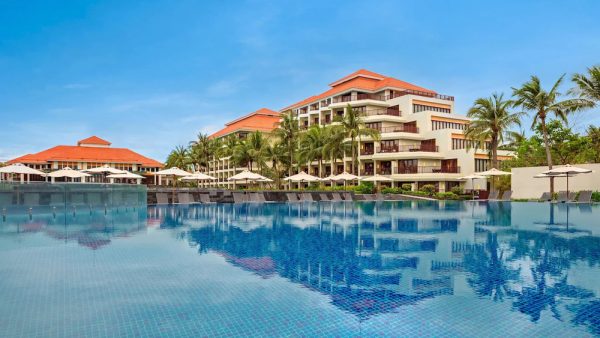 Best hotels in Da Nang — beachfront pool view