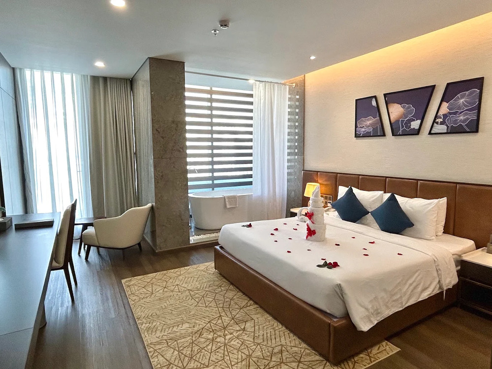 Golden Lotus Grand Hotel Da Nang rooftop infinity pool with city view