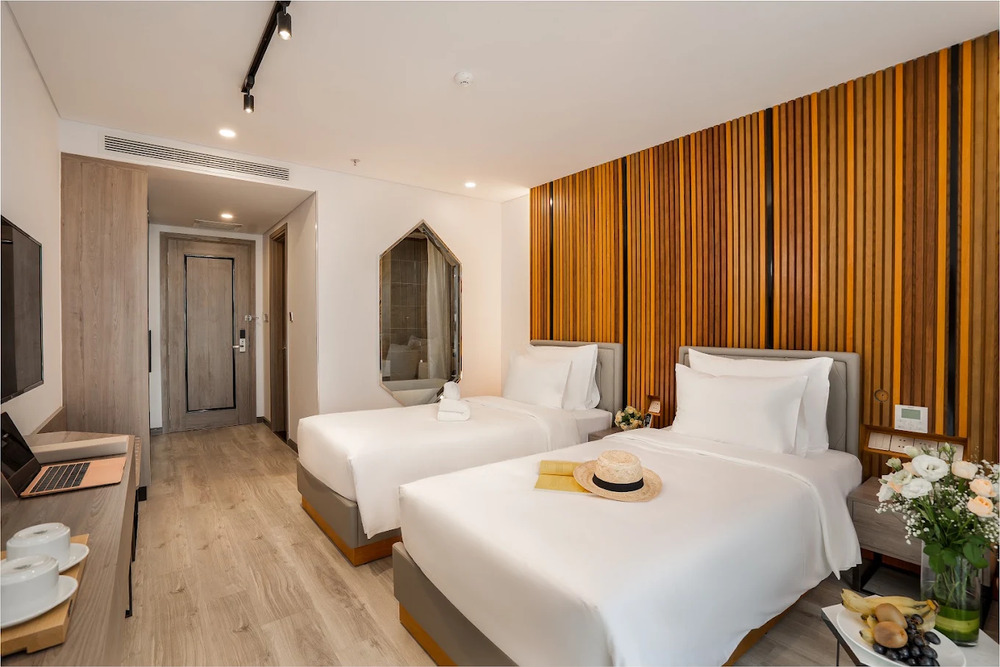 HAIAN Riverfront Hotel Da Nang Han River view