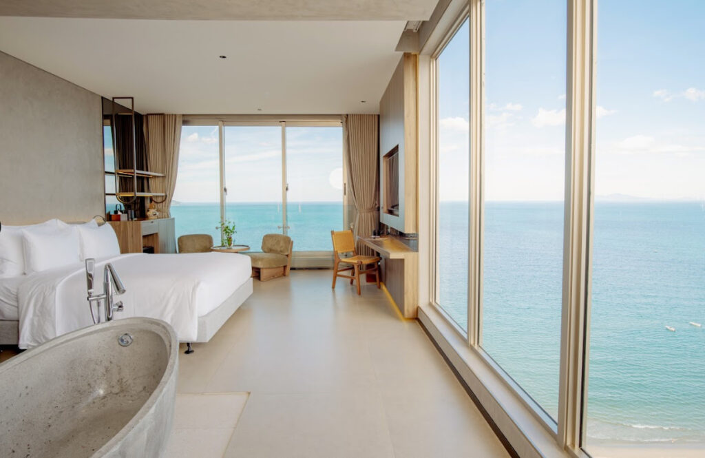 M Hotel Da Nang bedroom with sea view