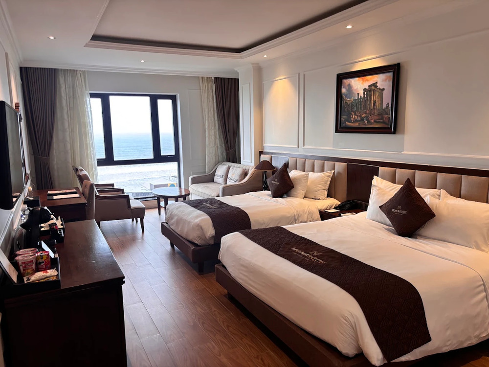 Monarque Hotel Da Nang boutique interior
