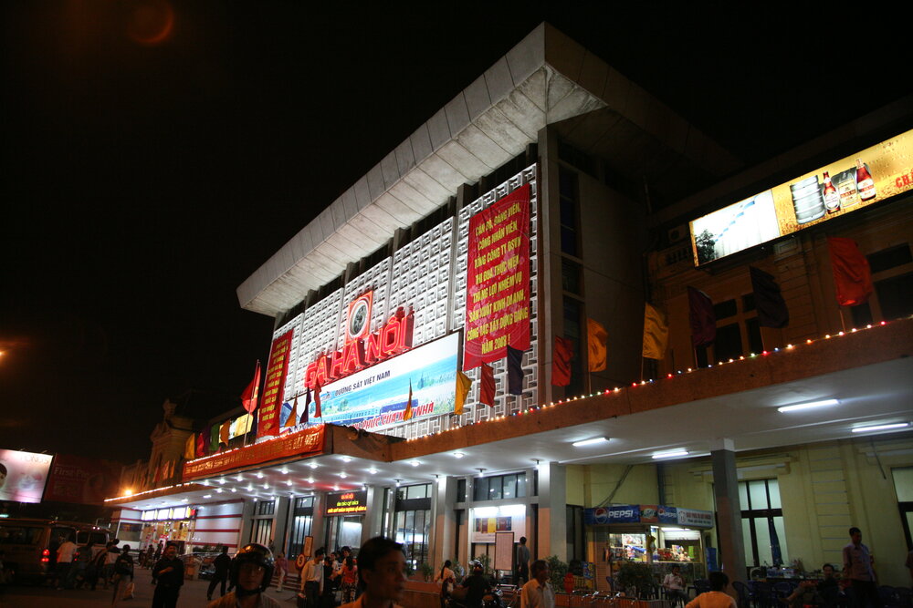 Ga Ha Noi — Hanoi central train station lit up at night before departure
